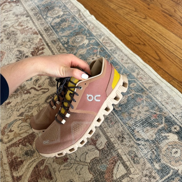 On Running Athletic Shoes Beige Interior Lightweight Design - Picture 3 of 13